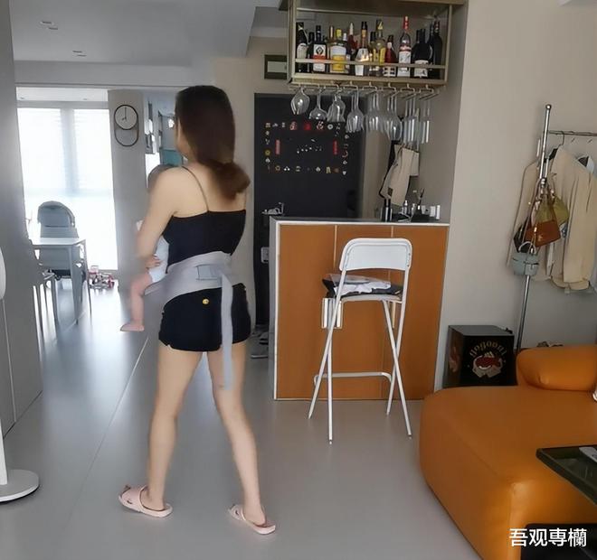 1xbet体育app女大学生毕业后去做月嫂敢穿敢做气坏女主人：穿成这样给谁看？(图3)