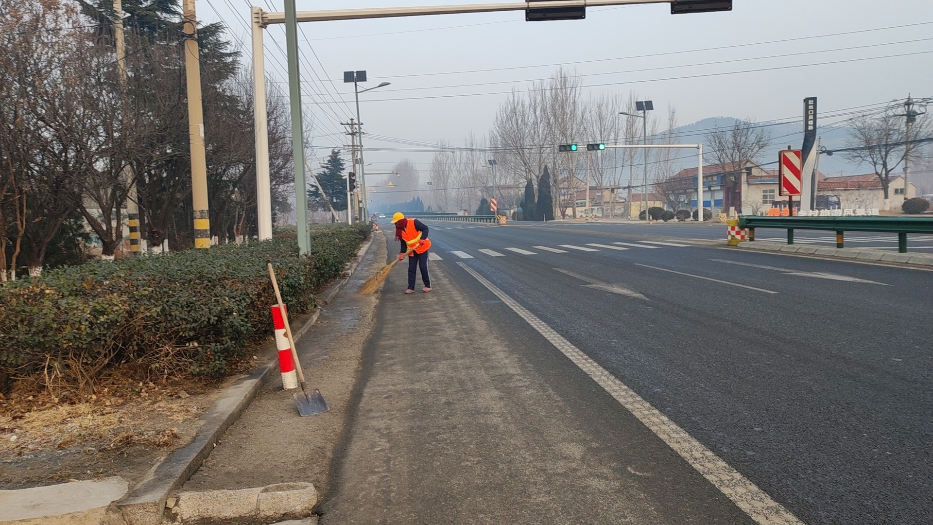 1xbet体育app口镇街道：道路保洁精细化 城市颜值再提升(图1)