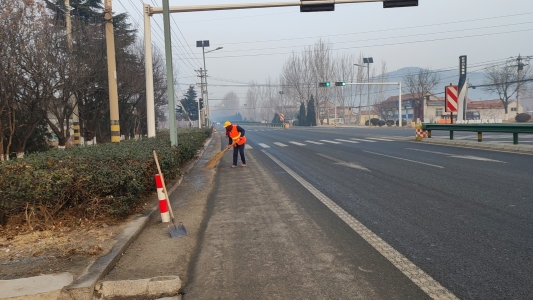 1xbet体育app济南市莱芜区口镇街道：道路保洁精细化 城市颜值再提升(图1)