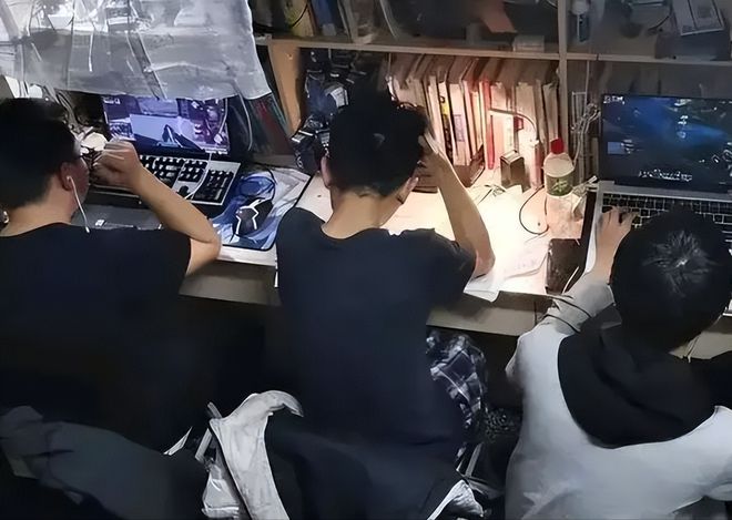 1xbet体育app湖北20岁男子在足浴店按摩留宿性侵47岁保洁员发生惊人一幕!(图11)