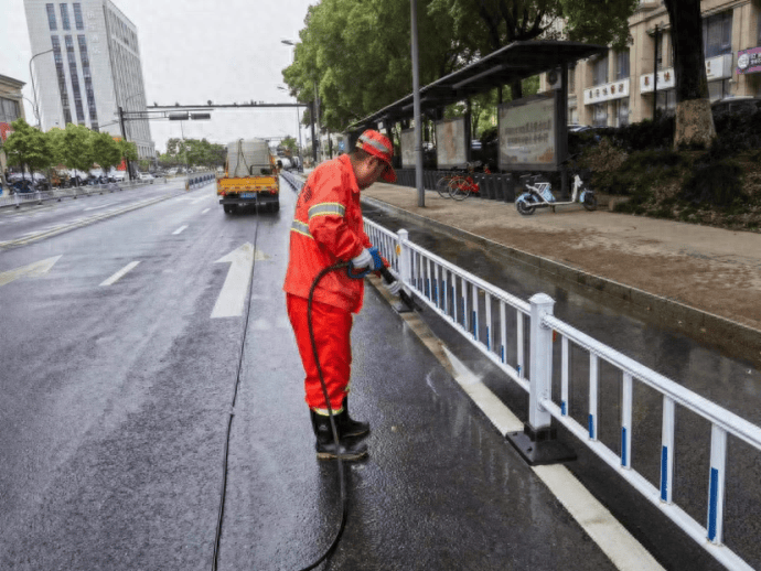 钱塘河庄街道：环卫保洁精细化 城市颜值再提升(图1)